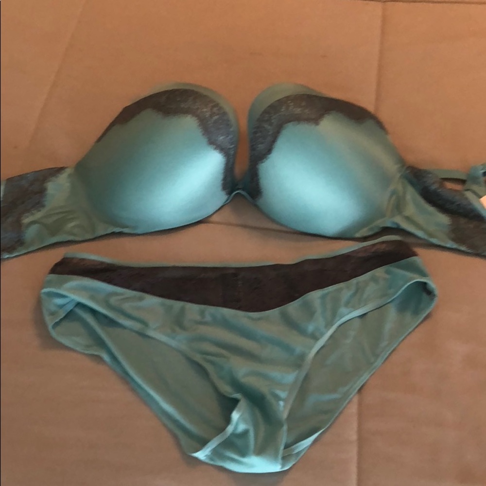 Victoria Secret Bombshell Bra / Panty